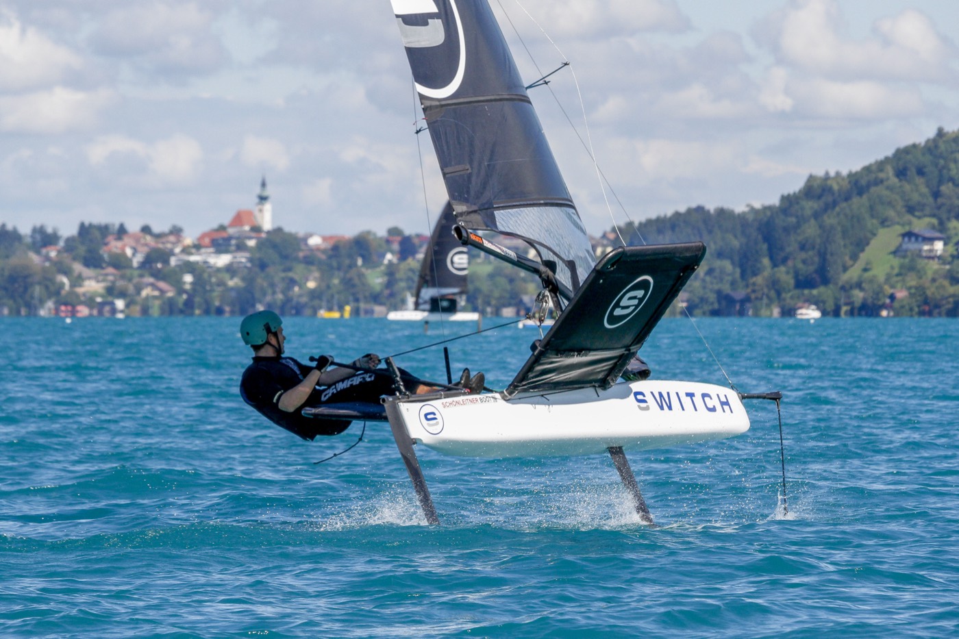 Switch-Segler foilt am Attersee